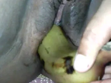Tamil breezy loves toying with a banana fro her facehole